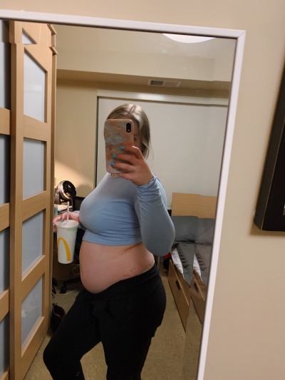 stuffed-princess-deactivated202:More belly, please