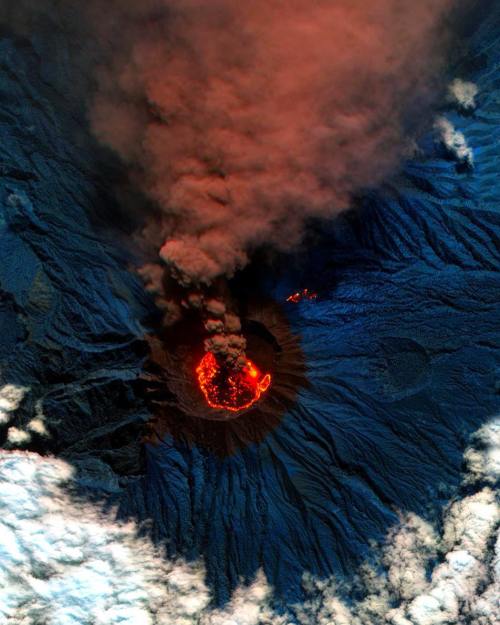 unsubconscious: Satellite image of Raung volcano on 20 July 2015 