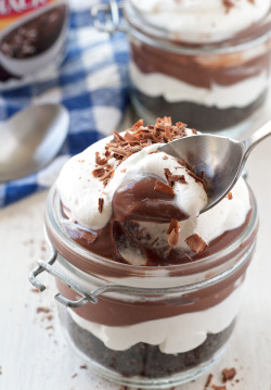 do-not-touch-my-food:    Chocolate Pudding Pie in a Jar  