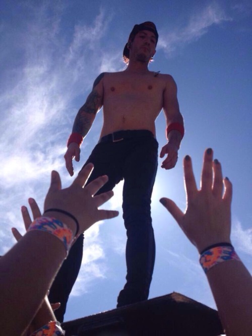 joshdun-ish:  STOP TAKING PICTURES FROM THIS ANGLE