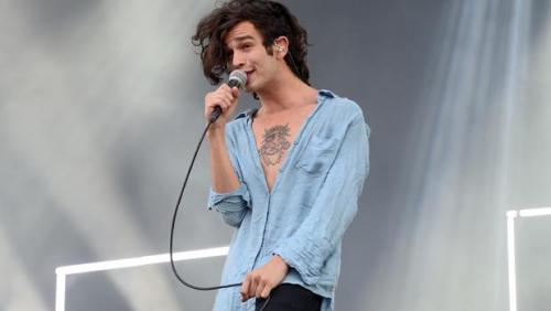 floralxdiamonds:   Matty Healy on Stage 