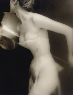 una-lady-italiana:  Photo by Lillian Bassman