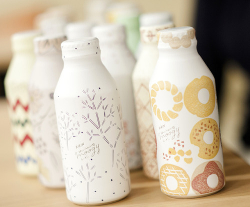 Moogy barley tea refreshes its packaging with 4 new feminine designs every season. 