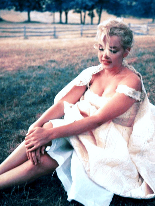 Marilyn Monroe / photo by Sam Shaw, 1957.