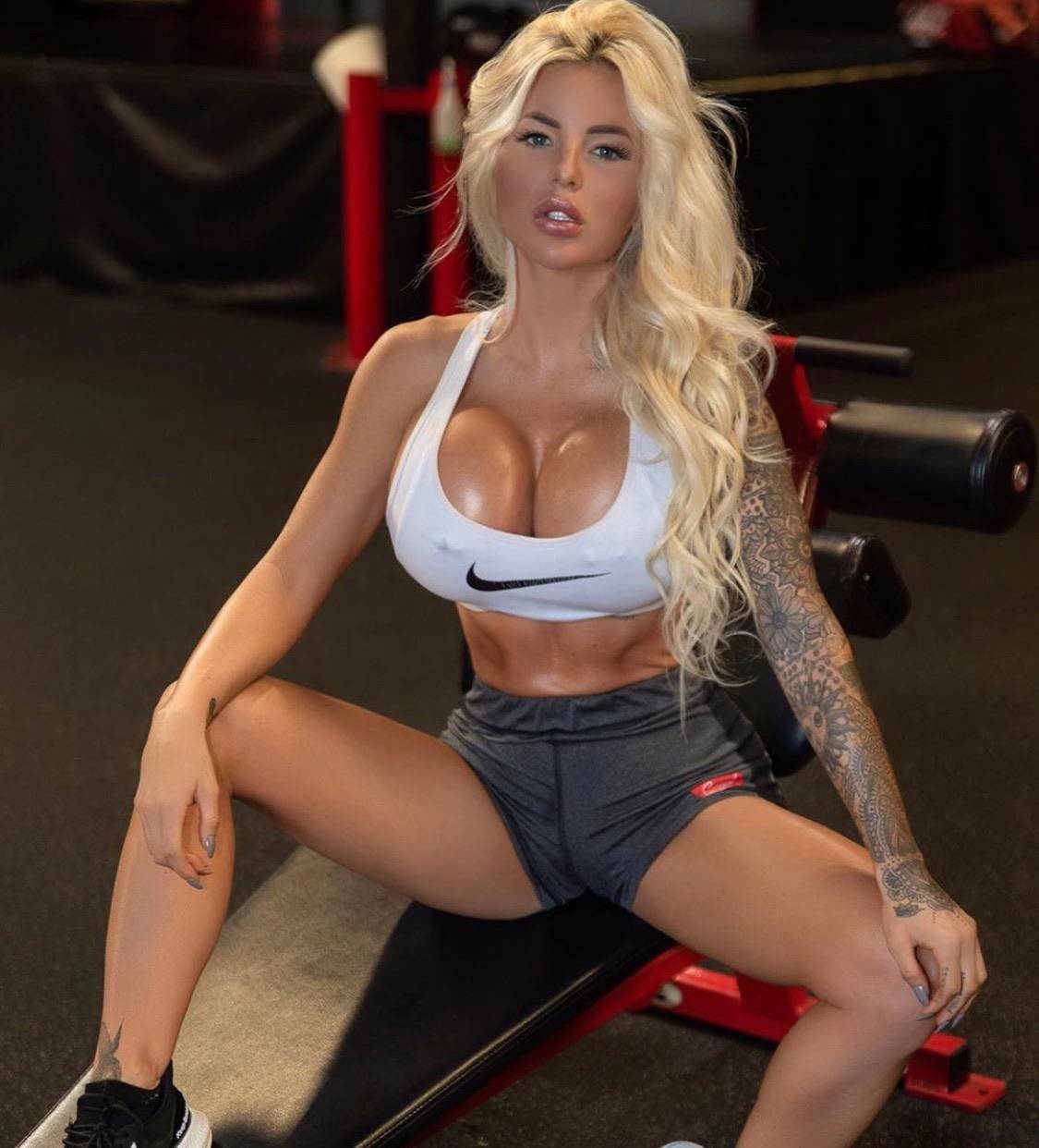 :Jessica Weavermostlyjusthotchicks