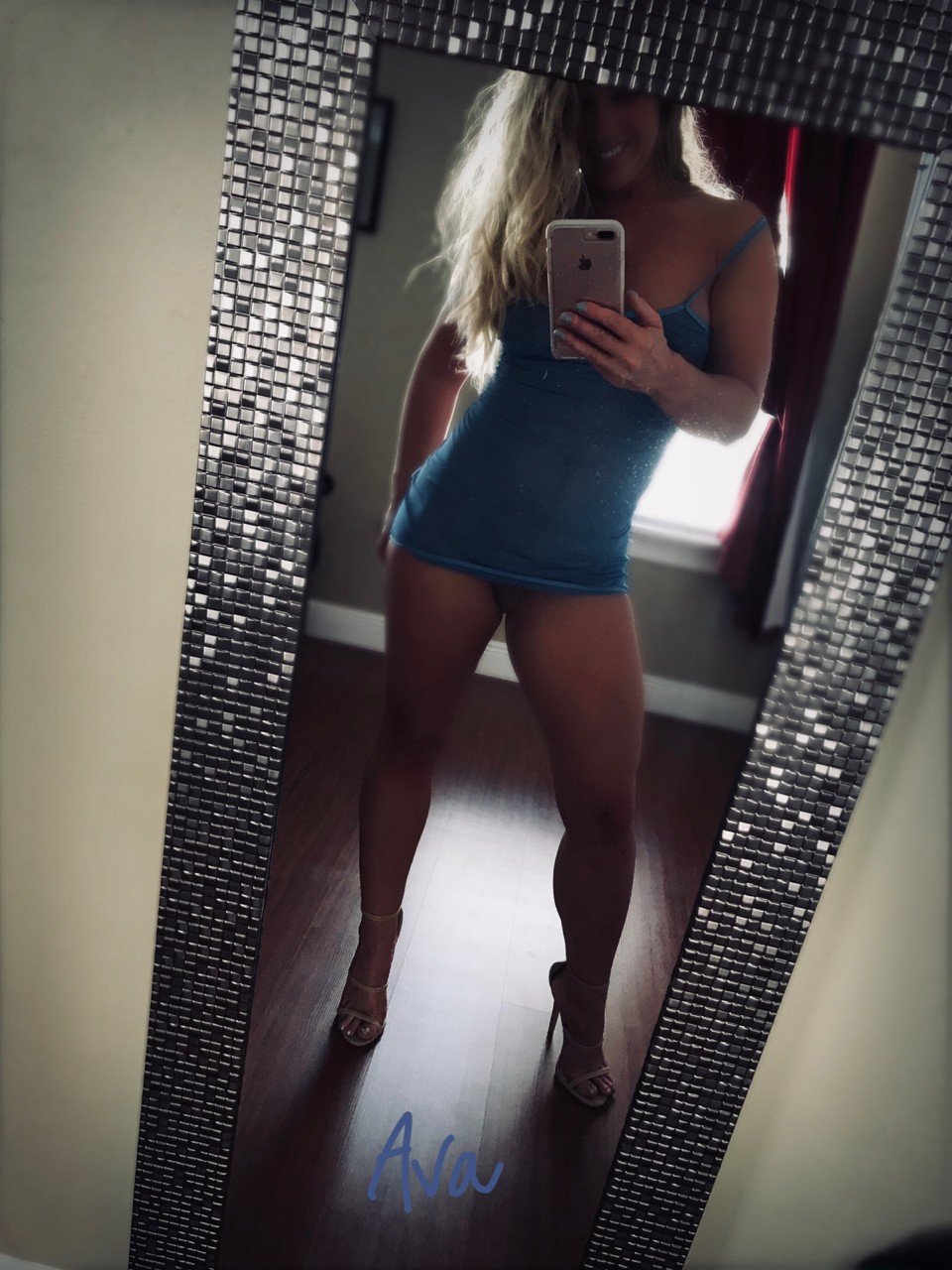ava-through-the-looking-glass: ava-through-the-looking-glass:  I have some new photos