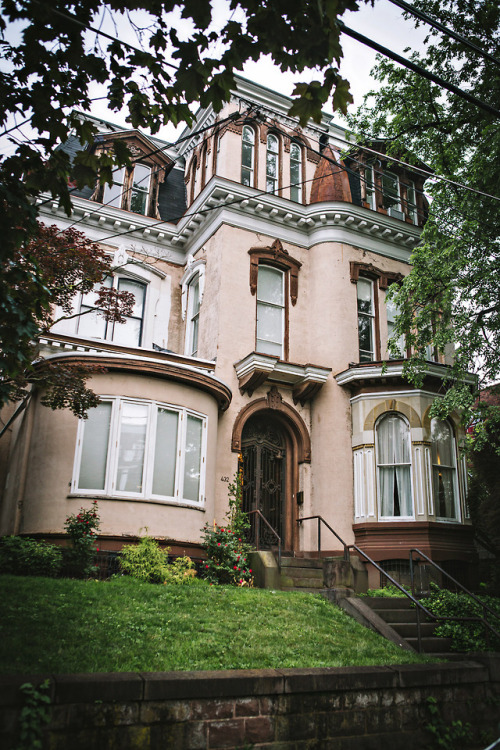 gravityhome:  19th-century fixer-upper in PennsylvaniaFollow Gravity Home: Instagram - Pinterest - Facebook - Personal Blog 