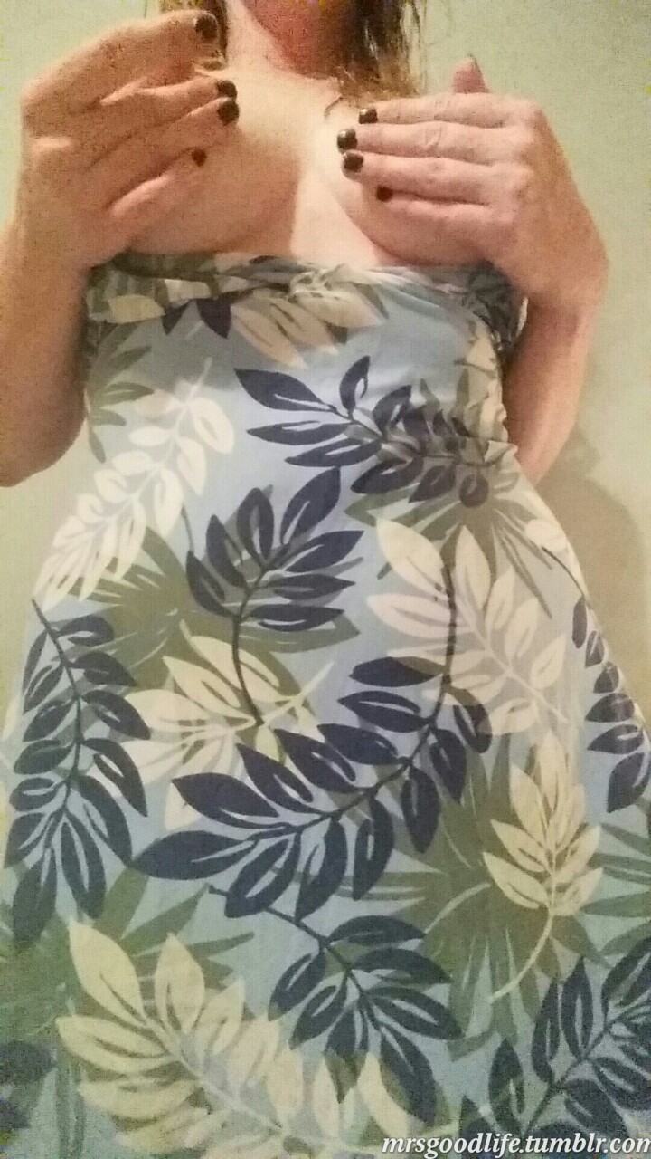 mrsgoodlife:  Took a shower, then took a lot of pics! Couldn’t choose one, so I’m