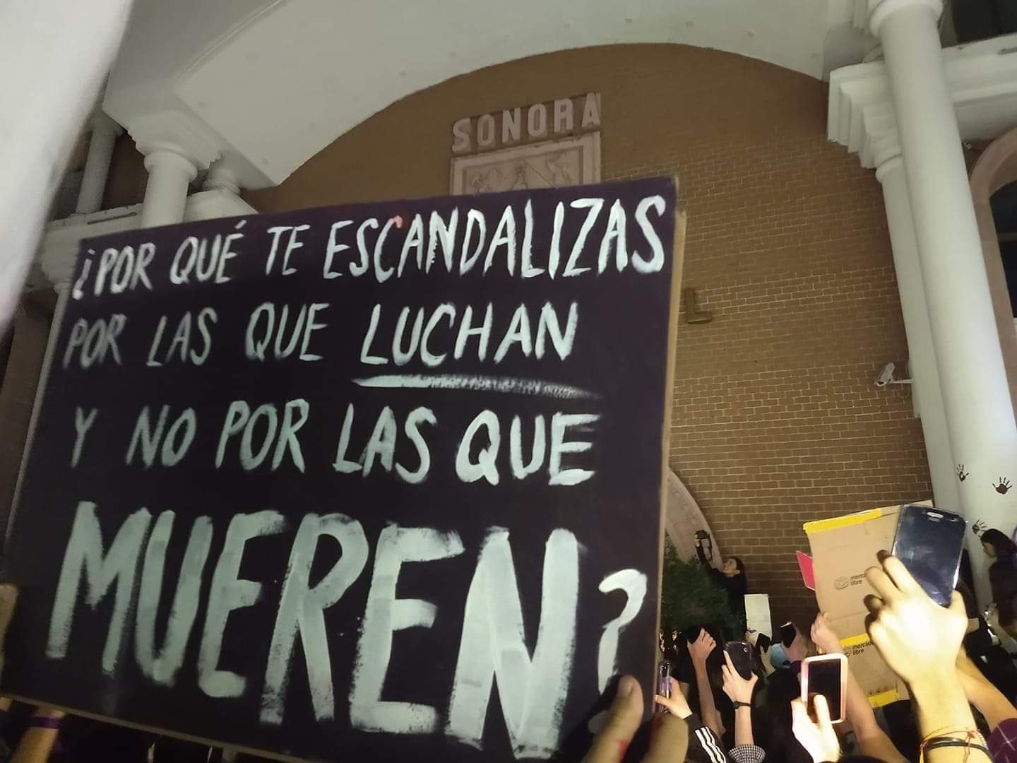 la-sociedad-es-una-porqueria:8 de Marzo. no somos libres hasta que todas lo seamos.