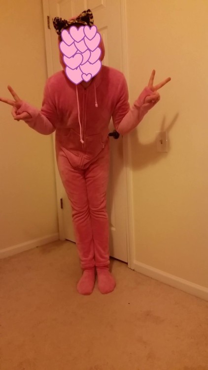 kaylaminkgetshumiliated: Hehe so here is my pink fuzzy onesie! I’ve literally wanted one for so long
