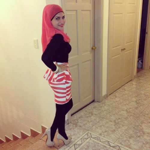 I am a big fan of combinations. So, We get to check out the ladies in Hijabs with Stockings/Nylons!D