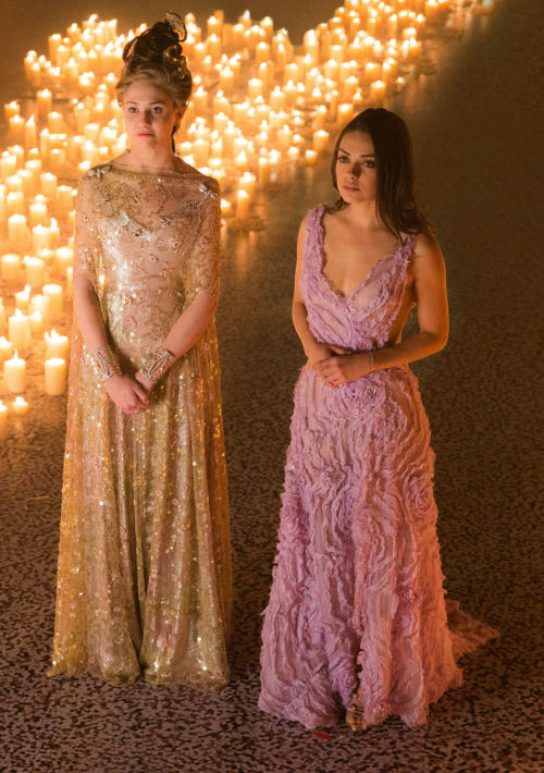 fuckyeahjupiterascending:A lovely mother and daughter portrait.