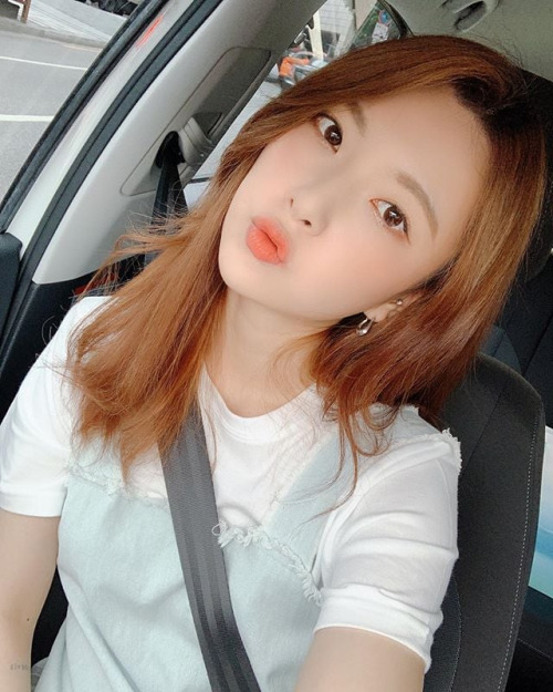 korean-dreams-girls:  Hyemi - Selca  