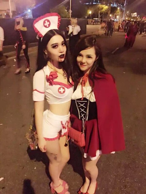 halloweenisforthesexy:I’m sorry, but having a go at that sexy zombie nurse would totally be worth ge