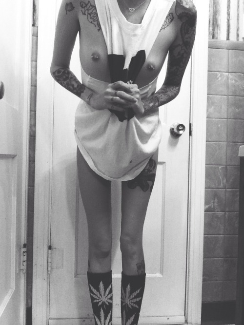 miisspots:  When I get bored I just take a bunch of pictures of myself in my bathroom. 