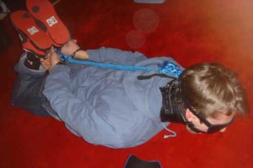 klucivnesnazich: Hogtied boy