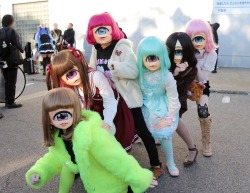 pizako:  2016/02/07 wonder festival  I&rsquo;ve always found the anime girl mask cosplays creepy&hellip; But really how else do you cosplay a cyclops? And these actually look pretty nice to me.