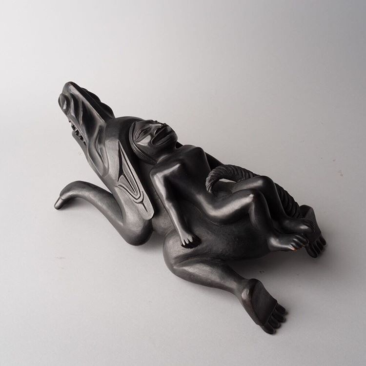 A #bronze #wolf by #Tlingit artist Dempsey Bob. #douglasreynoldsgallery http://ow.ly/Zq9R307lxyW (at Douglas Reynolds Gallery)