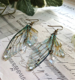 whimsy-cat: Faerie wing jewelry by Under the Ivy. 