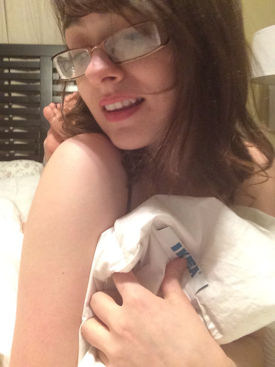 itsviviennexxx:  Crawl into bed with me. I’m already wet for you. 