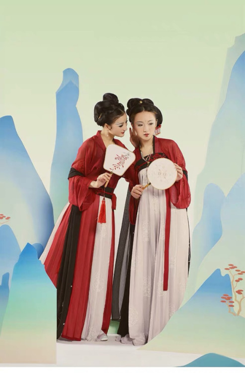 dressesofchina:Hanfu collaborations with Ink Mountains and Mystery iOS/Android game