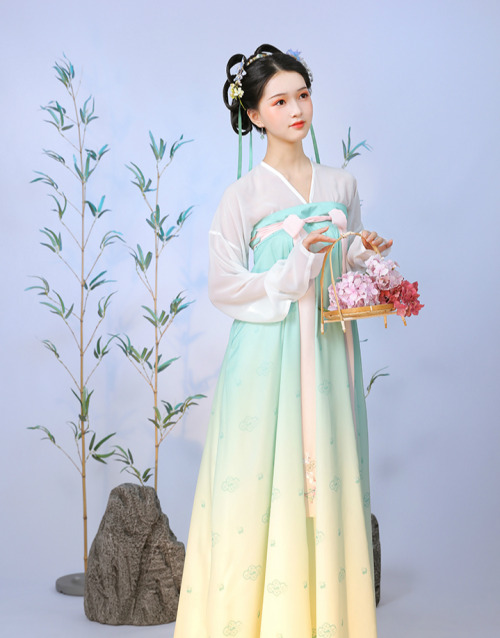 chinese hanfu by 半亭风