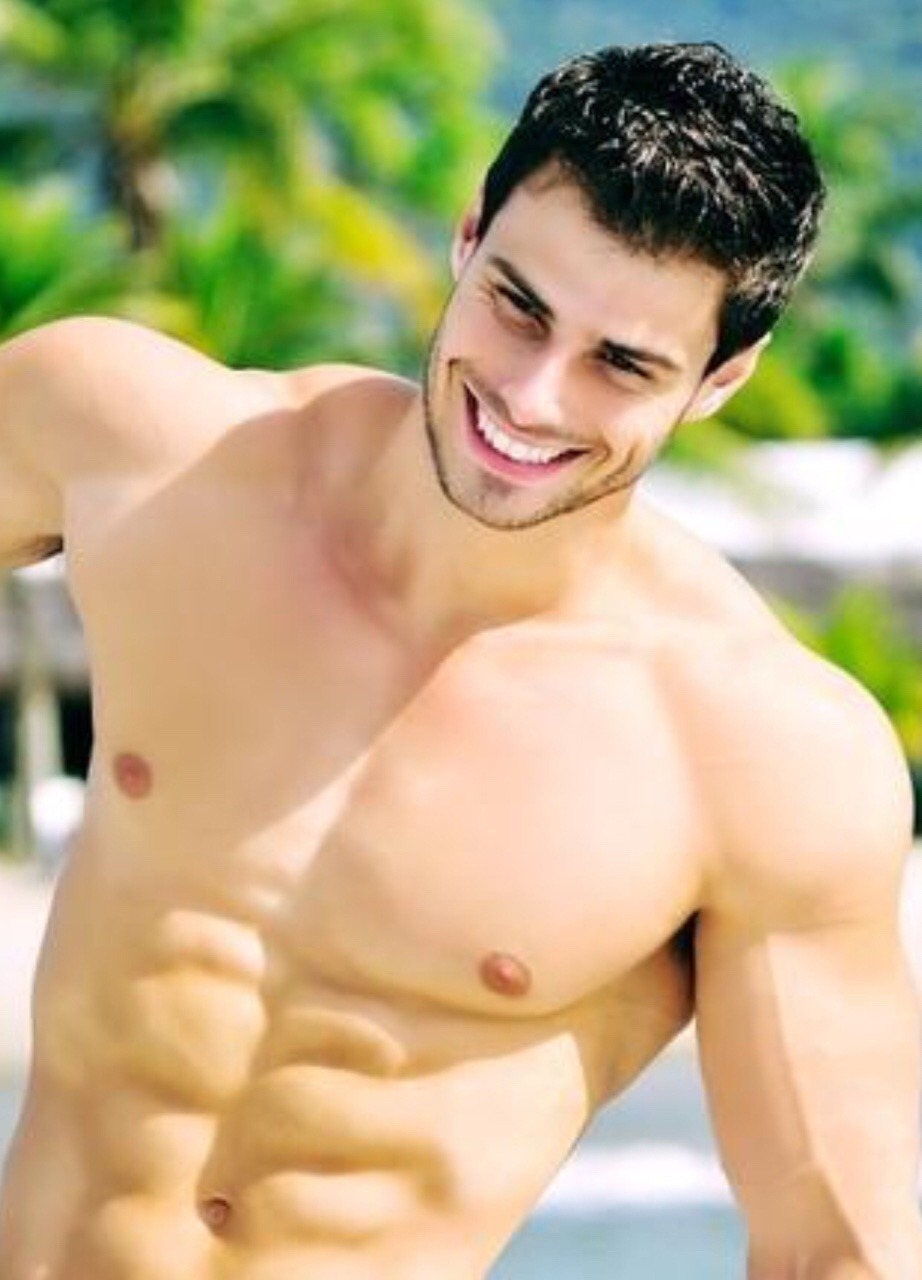 speedobuttandtaint:  ty3141:  cowboymale17:    Gorgeous muscular stud. Love the smile.