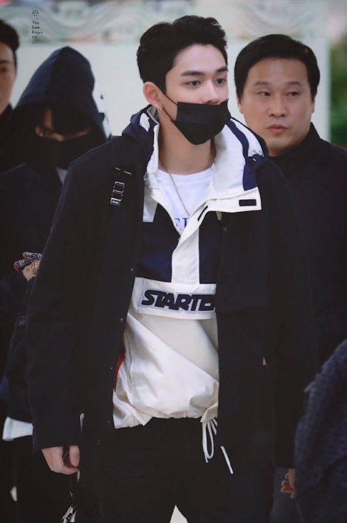 190122 WayV Lucasat Gimpo International Airport© the sun risesdo not edit, crop, or remove the water