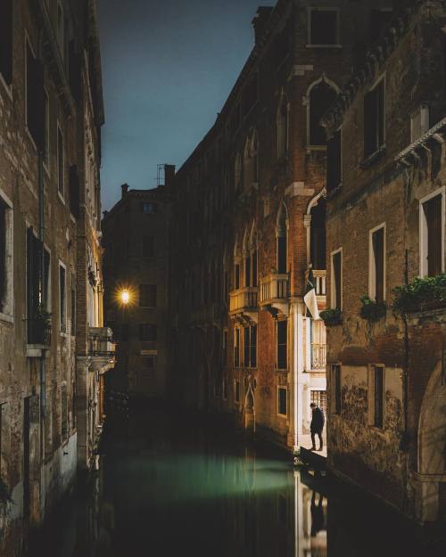 vintagepales2: Venice by night