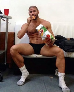 sockssnore:  Great pic. I like the man with