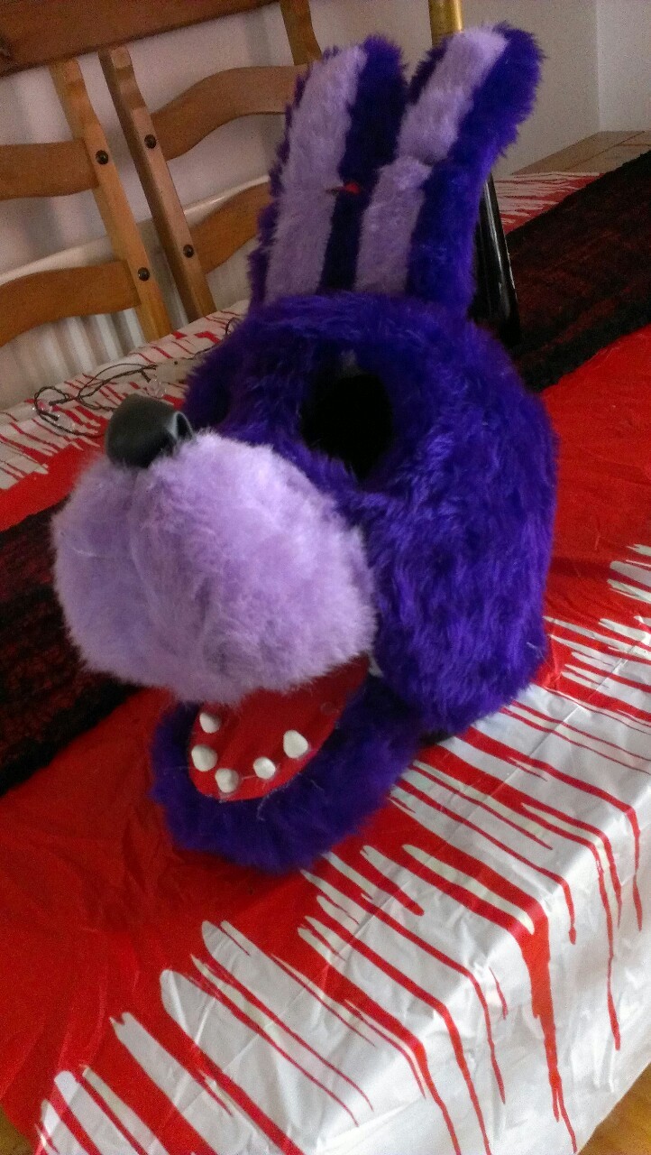 jewkind:  nothing quite like murderous animatronic decor with led eyes