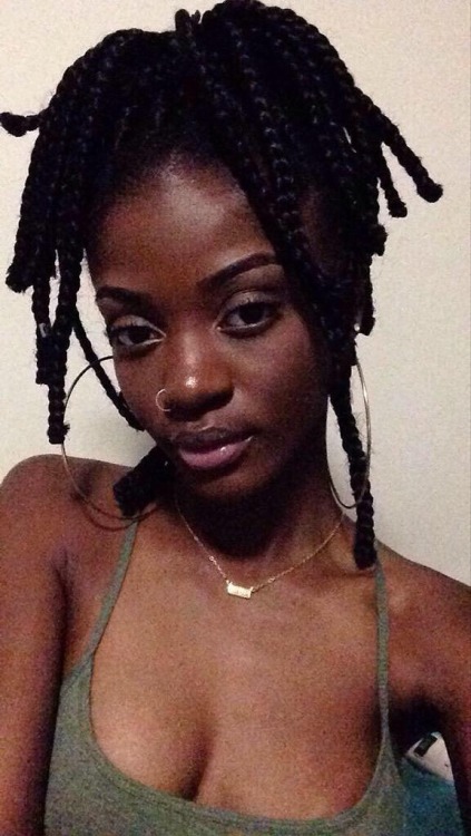 bombshellssonly:  @x_ittybitty
