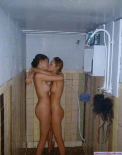 sweetheartvideo:  Shower kissingSweetheart Video