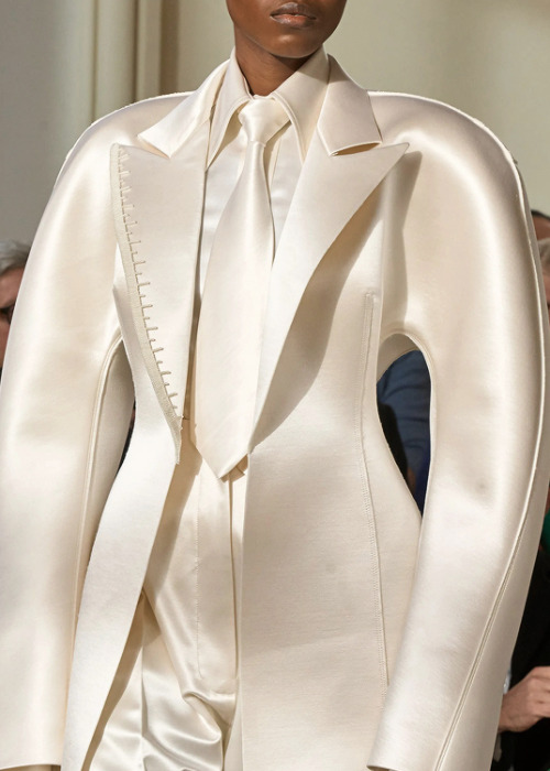 Schiaparelli Spring 2024 Details