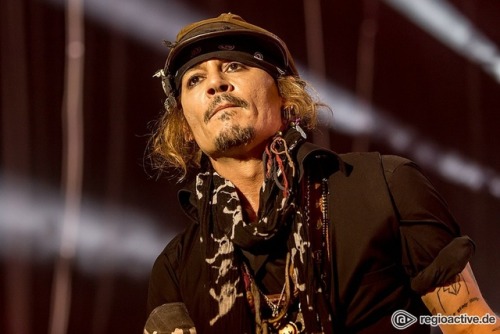 becauseitisjohnnydepp:Johnny Depp of the Hollywood Vampires performing at Jahrhunderthalle Frankfurt