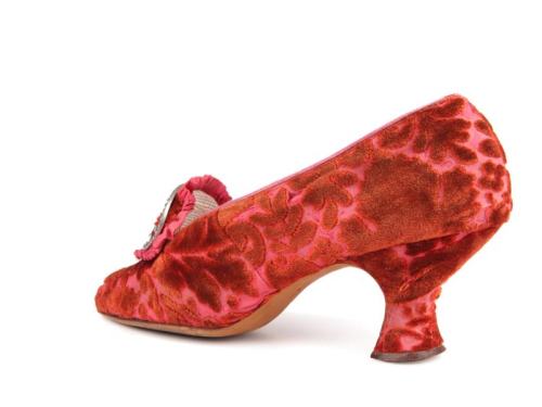 Lady’s stamped velvet shoes, decorated with large decorative element with a buckle on the vamp.USA. 