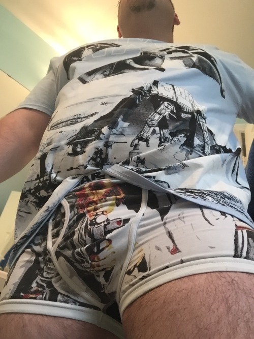 evoroil:  cubdar:  tribears:  “MAY THE 4TH BE WITH YOU”  Gorgeous man.  Geekery magnifies handsome…