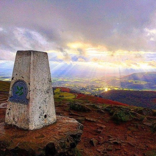 As one of the highest peaks in the heart of the Black Mountains, the Sugar Loaf offers panoramic vie