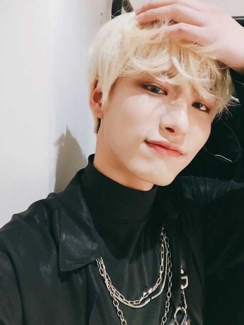 ateezdata: ATEEZOfficial: [#SEONGHWA] Hair-down Seonghwa ❤️ #ATEEZ #에이티즈 Translation: Joo @ ATEEZ Da