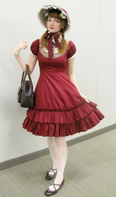 surrenderingmymanhood:  Girly stuff I like…love her outfits  (Source: lavenderlillies at http://daily-lolita.livejournal.com/5686280.html)