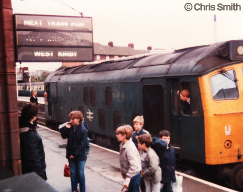 25058 at Birkenhead North in 1979 thrills the local trainspotters.