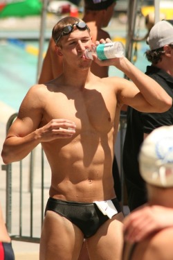 swim-fever:  http://swim-fever.tumblr.com/