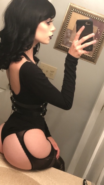 lagoonlady: My butt is deceptively large in these photos