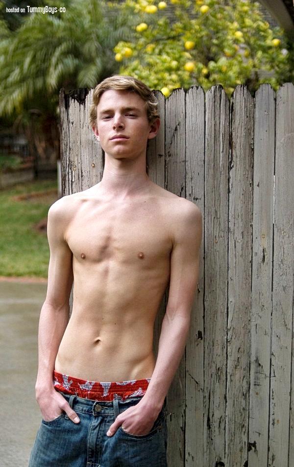 manniberlin:  trueboybeauty:  from tummyboys.co  Silkies boy of the day 