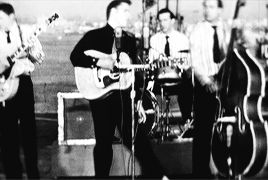 simplyelvis:  The Great Performances: Center StageHeartbreak Hotel