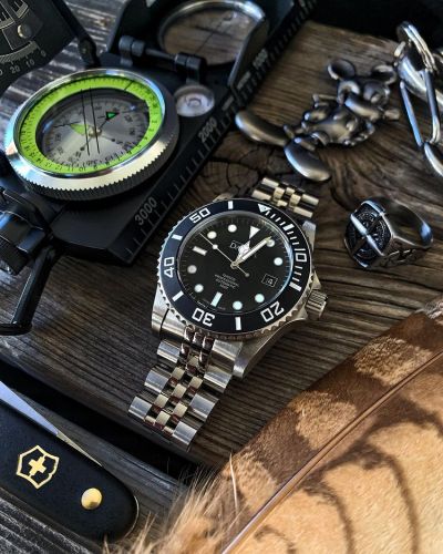 Instagram Repost
marcelengler.official  Sehr robuste und schöne Automatikuhren findet man bei @davosa_watches 🇨🇭 📷 [ #davosa #monsoonalgear #divewatch #watch #toolwatch ]