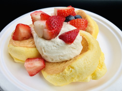 From Flipper’s:Fresh Fruit Flipper&rsquo;s (Soufflé) Pancakes.Cost: $19