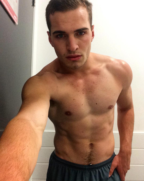 makemeprecum:  Follow this guy on Insta ;)