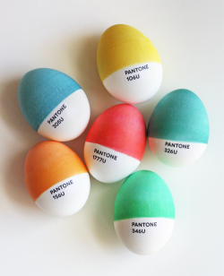 brightnest:  This spring, you don’t have to put all of your egg-decorating ideas into one basket! Stretch your craft muscles and go beyond the traditional dyed-eggs hues. We love all the crafty ideas that are popping up on Pinterest right now, but