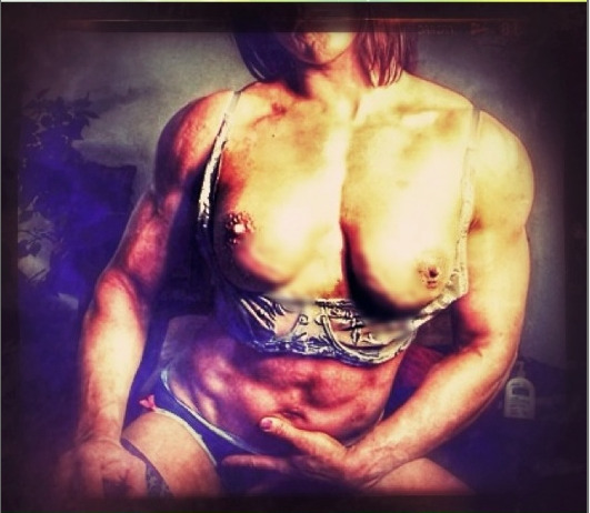 musclesandimplants:  ironmusclegals:  anyone know her name?   Lizzy Jameshttp://www.streamate.com/cam/lizzyjameshttp://www.pornhub.com/view_video.php?viewkey=55957106